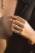 HAMMERED STAR PINKY RING GOUD